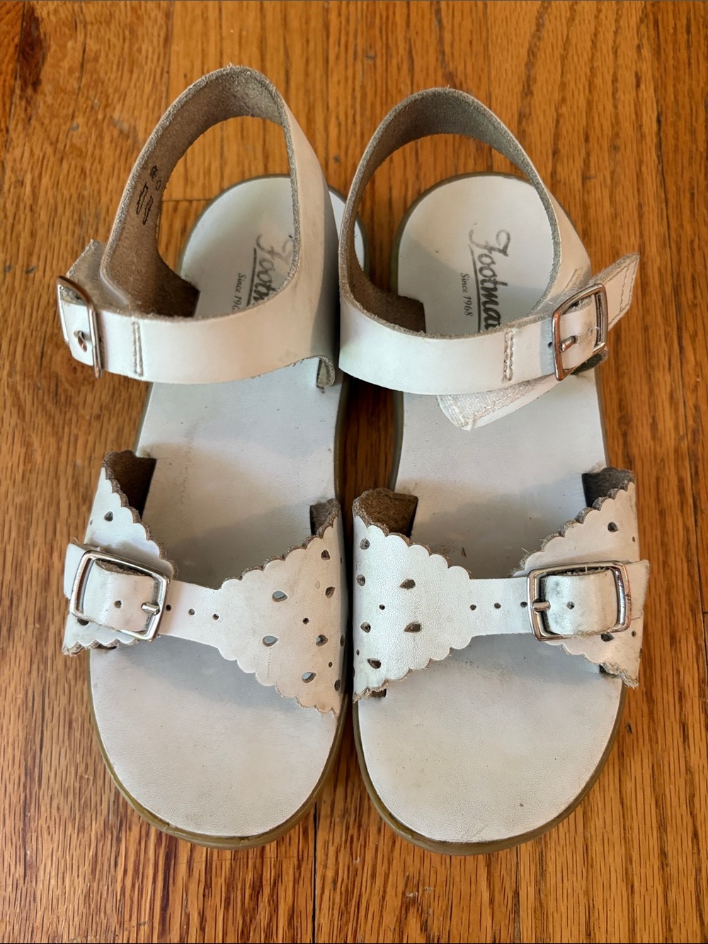 FootMates Cream Girls' Scalloped Strap Buckle Sandals kids 13